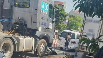 Tai nạn giao thông chiều 17/11: Đi ship hàng, người đàn ông 63 tuổi bị xe bồn ủi trượt gần 10 mét và tử vong thương tâm