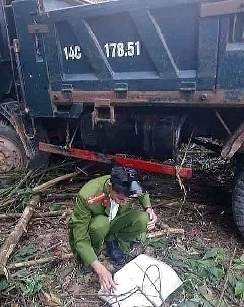 Tai nạn giao thông sáng 21/11: Ô tô và xe máy đâm trực diện, hai nạn nhân văng xa, tử vong thương tâm