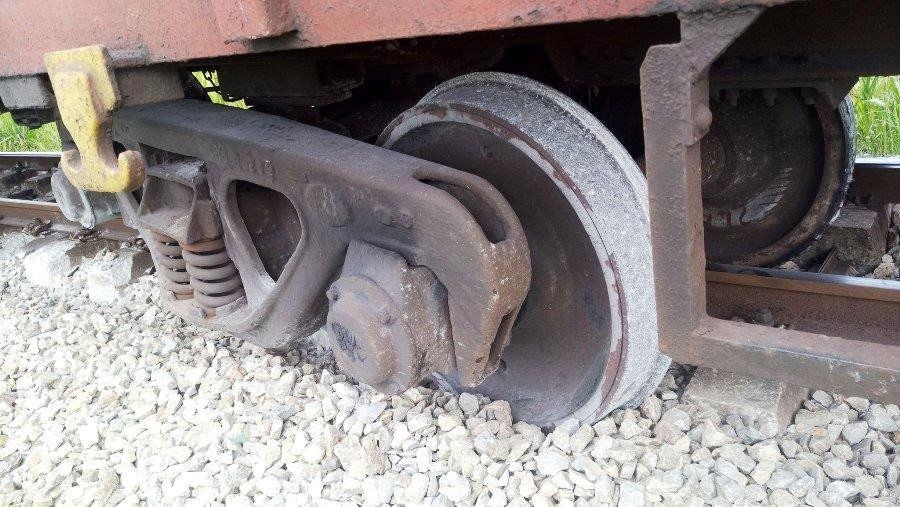 Hai toa của tàu hàng trật bánh, đường sắt Bắc - Nam ách tắc nhiều giờ Hai toa của tàu hàng trật bánh, đường sắt Bắc - Nam ách tắc nhiều giờ