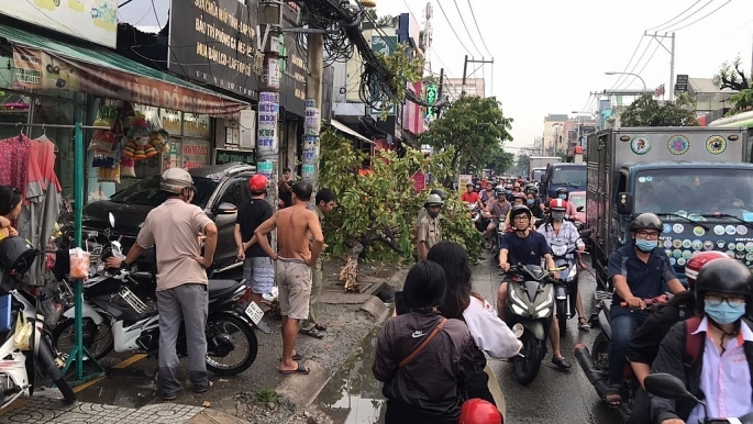 Tai nạn giao thông sáng 22/11: Lật xe khách trên đèo Thung Khe, 2 người chết