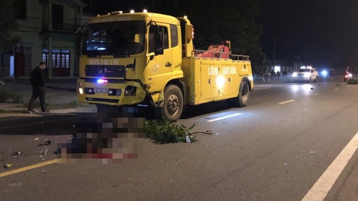 Tai nạn giao thông sáng 24/11: Đèn xanh không chịu di chuyển, tài xế có biểu hiện say rượu khóa cửa xe rồi bỏ đi