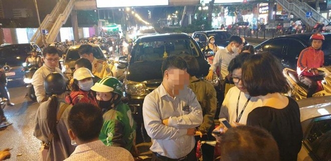 Tai nạn giao thông sáng 25/11: Ford Everest va chạm với xe máy khiến 2 người tử vong thương tâm