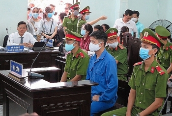 Thông tin pháp luật chiều 25/11: Bác sĩ bị cáo buộc hiếp dâm bất ngờ có đơn "tố ngược" bị hại
