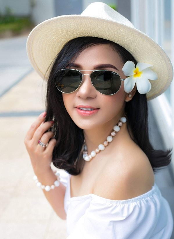 Ngẩn ngơ trước nhan sắc Việt Trinh ở tuổi 49