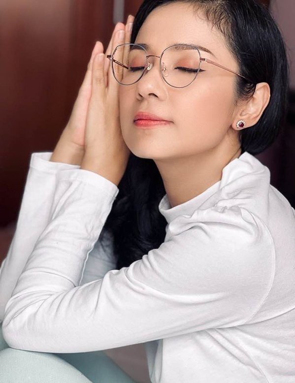 Ngẩn ngơ trước nhan sắc Việt Trinh ở tuổi 49