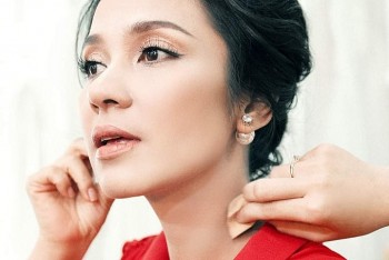 Ngẩn ngơ trước nhan sắc Việt Trinh ở tuổi 49