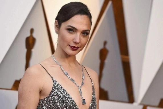 Nữ thần nhan sắc của màn ảnh Hollywood được chọn làm 'Hoàng hậu