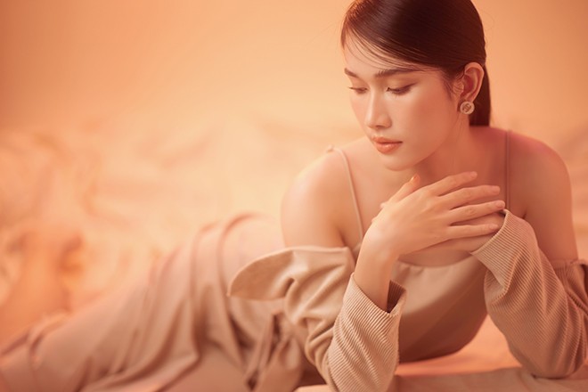 Á hậu Phương Anh trổ tài ứng xử 'đỉnh cao' bằng tiếng Anh