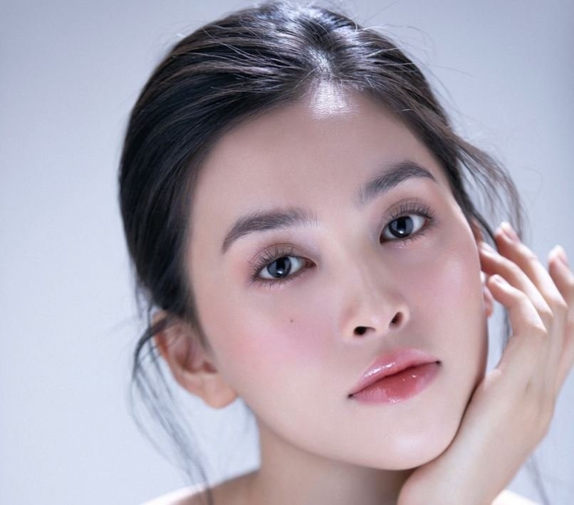 Sao cận gương mặt 'không góc chết' của Hoa hậu Tiểu Vy Sao cận gương mặt 'không góc chết' của Hoa hậu Tiểu Vy