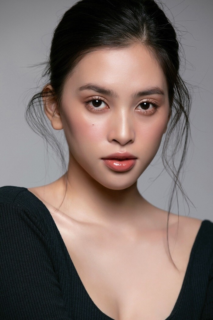 Sao cận gương mặt 'không góc chết' của Hoa hậu Tiểu Vy Sao cận gương mặt 'không góc chết' của Hoa hậu Tiểu Vy