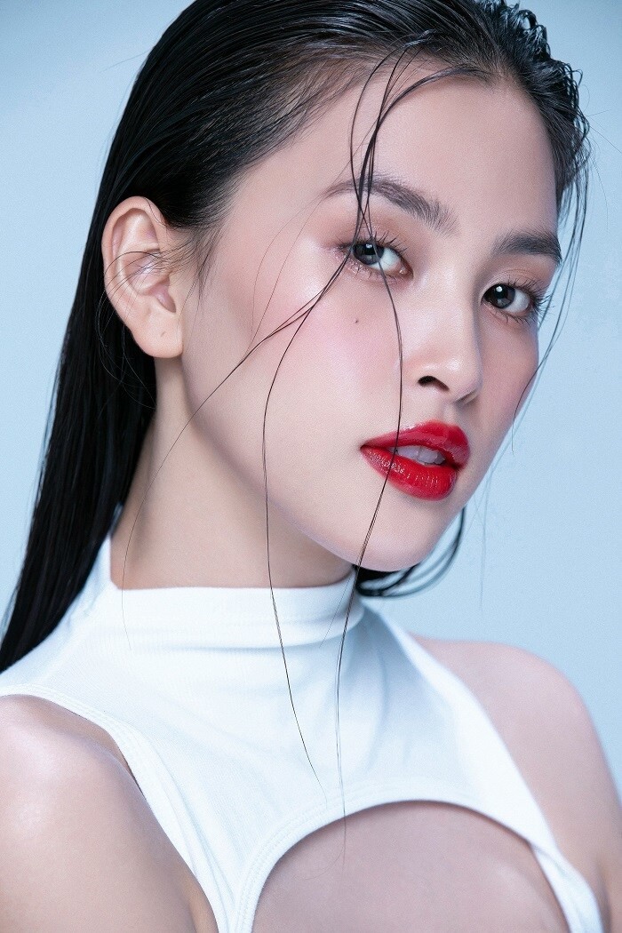 Sao cận gương mặt 'không góc chết' của Hoa hậu Tiểu Vy Sao cận gương mặt 'không góc chết' của Hoa hậu Tiểu Vy