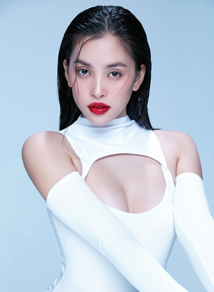 Sao cận gương mặt 'không góc chết' của Hoa hậu Tiểu Vy Sao cận gương mặt 'không góc chết' của Hoa hậu Tiểu Vy