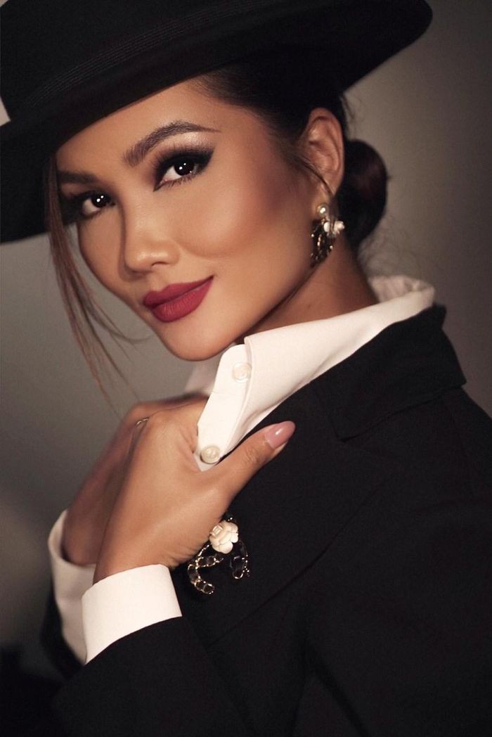 Nhan sắc cực 'hot' dàn nữ huấn luyện viên The Next Face Vietnam