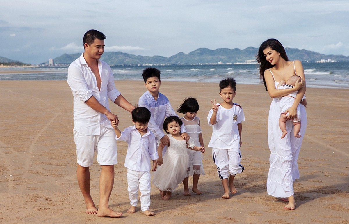 Nàng hậu nào đông con nhất showbiz Việt? Nàng hậu nào đông con nhất showbiz Việt?