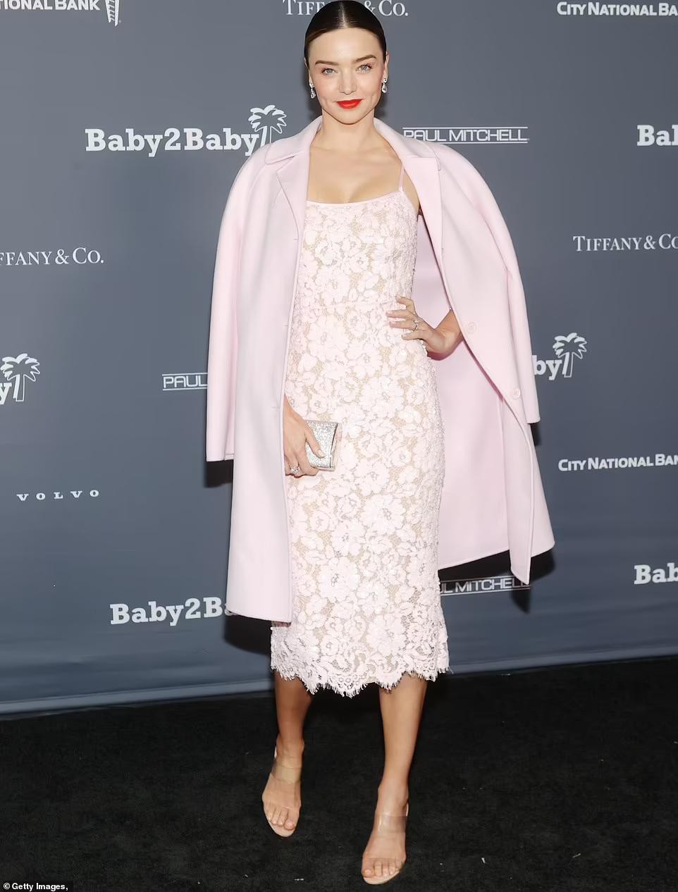 Miranda Kerr gợi cảm nổi bật khi sánh bước bên chồng tỷ phú