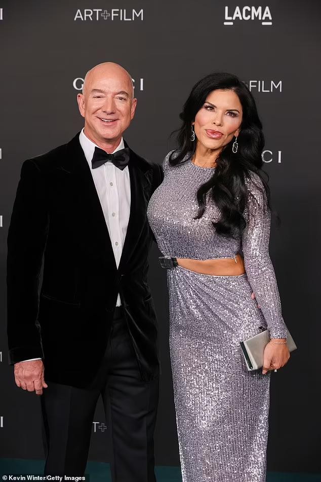 Người tình 52 tuổi sánh đôi bên tỷ phú đình đám Jeff Bezos