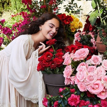 Nhan sắc "gây mê" ở tuổi 17 của con gái biểu tượng sắc đẹp Monica Bellucci