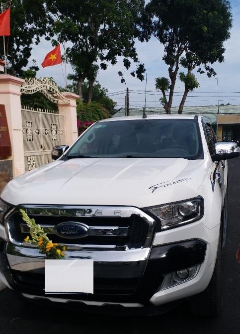 Tai nạn giao thông chiều 3/12: Kinh hãi cảnh ô tô 'điên' hất tung đôi nam nữ, bay lên vỉa hè đâm gãy cột đèn nhà thờ