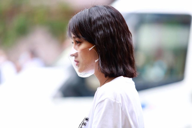 Đoàn nghệ sĩ cuối cùng và người hâm mộ đến viếng cố nghệ sĩ Chí Tài trước giờ đưa linh cữu ra sân bay về Mỹ