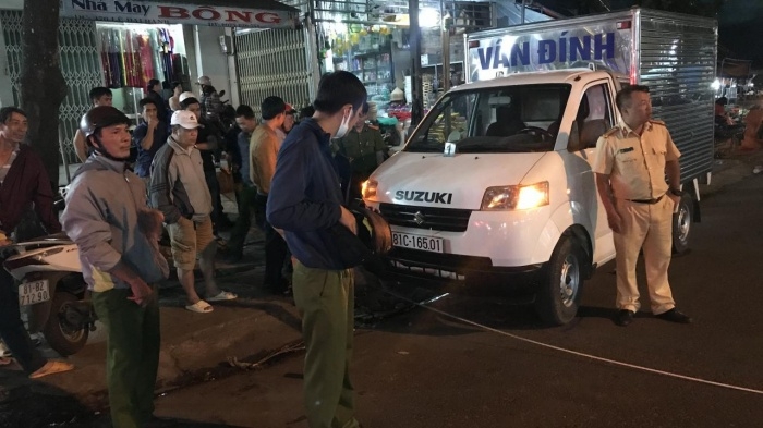 Tai nạn giao thông chiều 15/12: Container đâm liên hoàn vào xe khách và xe 7 chỗ, một phương tiện văng xuống ruộng