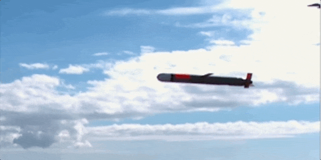 Hàng trăm tên lửa hành trình Tomahawk áp sát Iran, sẵn sàng khai hỏa
