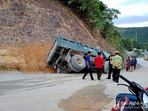 Tin tức tai nạn giao thông chiều 26/12: Truy tìm ô tô đâm chết người rồi bỏ chạy ở Hải Phòng