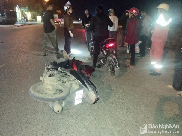 Tin tức tai nạn giao thông sáng 28/12: Va chạm xe đầu kéo tại khúc cua độ dốc lớn, 2 phụ nữ thương vong