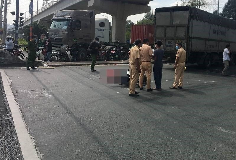 Tin tức tai nạn giao thông chiều 29/12: Container tông xe đạp, hai bà cháu thương vong
