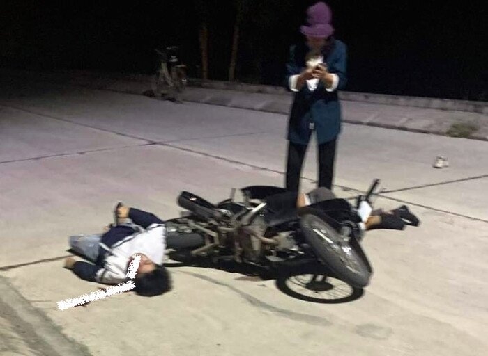 Tin tức tai nạn giao thông sáng 30/12: Xe khách giường nằm lật ngang trên cao tốc Nội Bài - Lào Cai, hành khách hoảng loạn