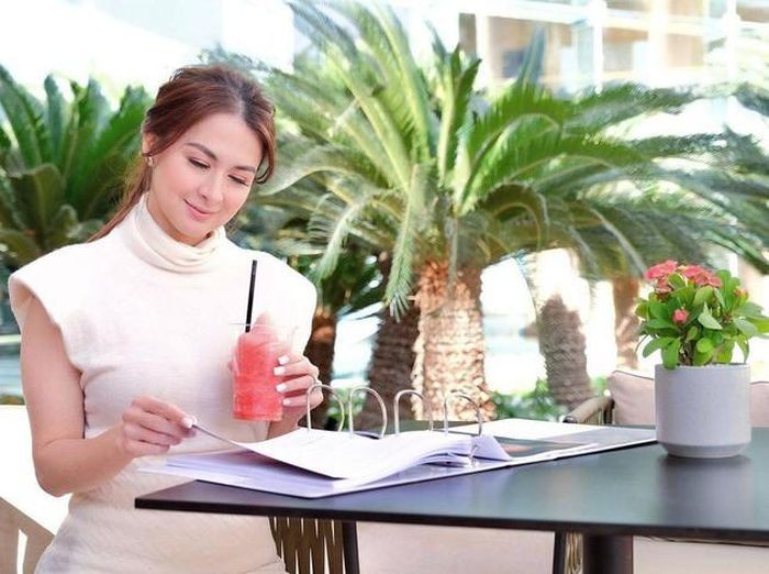 Lộ diện mỹ nhân không cần vương miện vẫn tỏa sáng rực rỡ ở Chung kết Miss Universe 2021