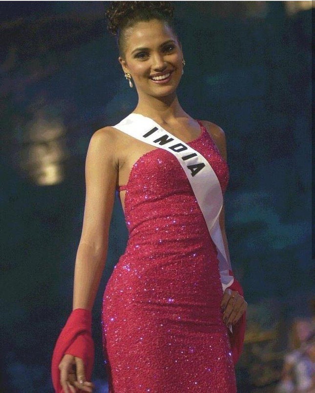 Nhan sắc nóng bỏng loạt mỹ nhân Ấn Độ từng đăng quang Miss Universe