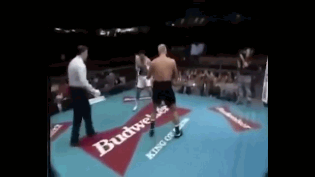 Video: "Thần sấm" tung cú knock out, chiến thắng khi khán giả còn chưa ổn định chỗ ngồi