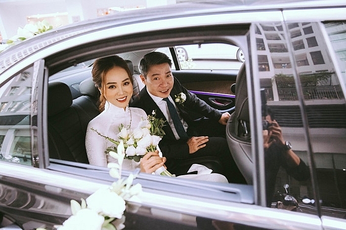 NSND Công Lý hạnh phúc trong ngày kết duyên với bạn gái kém 15 tuổi Ngọc Hà NSND Công Lý hạnh phúc trong ngày kết hôn với bạn gái kém 15 tuổi Ngọc Hà