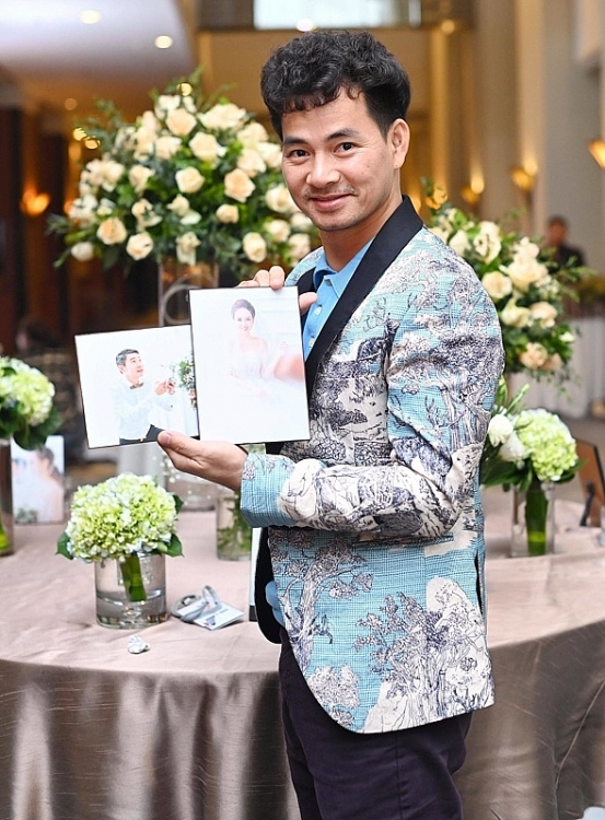 NSND Công Lý hạnh phúc trong ngày kết duyên với bạn gái kém 15 tuổi Ngọc Hà NSND Công Lý hạnh phúc trong ngày kết hôn với bạn gái kém 15 tuổi Ngọc Hà