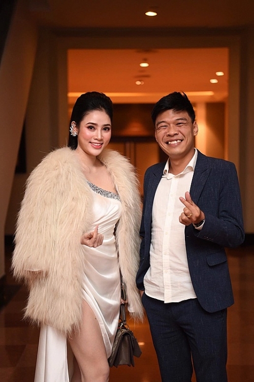 NSND Công Lý hạnh phúc trong ngày kết duyên với bạn gái kém 15 tuổi Ngọc Hà NSND Công Lý hạnh phúc trong ngày kết hôn với bạn gái kém 15 tuổi Ngọc Hà