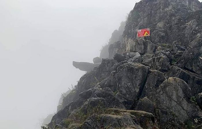 Du khách trượt chân rơi từ mỏm đá 'tử thần' ở đèo Mã Pì Lèng