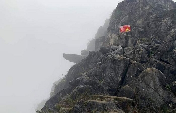 Du khách trượt chân rơi từ mỏm đá 'tử thần' ở đèo Mã Pì Lèng