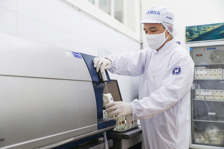 Vinamilk chào 2021 với lô sản phẩm sữa hạt và sữa đặc lớn xuất khẩu đi Trung Quốc Vinamilk chào 2021 với lô sản phẩm sữa hạt và sữa đặc lớn xuất khẩu đi Trung Quốc