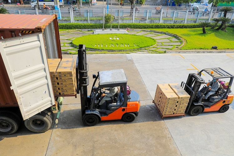 Vinamilk chào 2021 với lô sản phẩm sữa hạt và sữa đặc lớn xuất khẩu đi Trung Quốc Vinamilk chào 2021 với lô sản phẩm sữa hạt và sữa đặc lớn xuất khẩu đi Trung Quốc