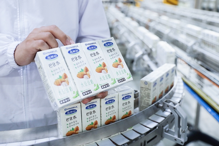 Vinamilk chào 2021 với lô sản phẩm sữa hạt và sữa đặc lớn xuất khẩu đi Trung Quốc Vinamilk chào 2021 với lô sản phẩm sữa hạt và sữa đặc lớn xuất khẩu đi Trung Quốc