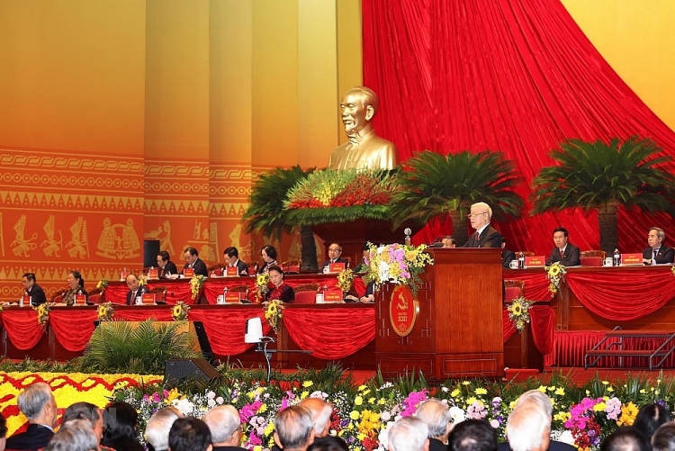 Tổng Bí thư, Chủ tịch nước Nguyễn Phú Trọng đọc Báo cáo chính trị của Ban Chấp hành Trung ương Đảng khóa XII và các văn kiện trình Đại hội. (Ảnh: TTXVN)