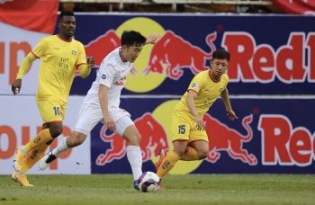 Hoãn 5 trận đấu vòng 3 V-League 2021: HAGL nín thở chờ đợi