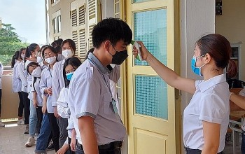 Ngày 10/1, nhiều địa phương đón học sinh quay lại trường học trực tiếp