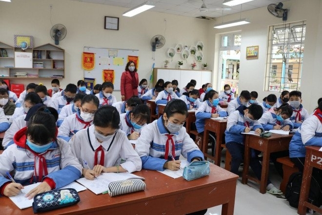 Hướng dẫn các địa phương cho học sinh từ 12 tuổi trở lên đi học trực tiếp - Ảnh 1.