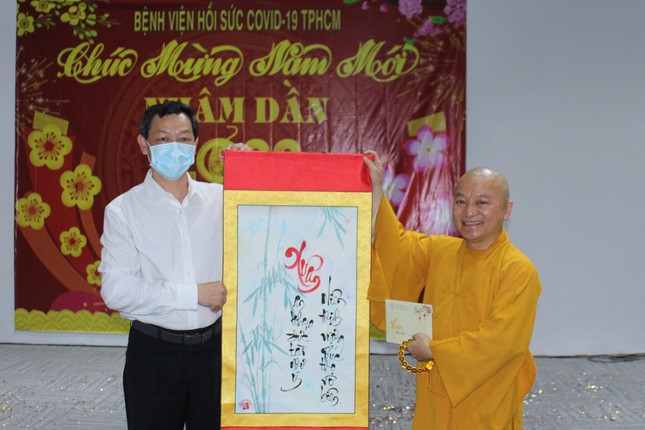 Ng&agrave;y vui ở Bệnh viện Hồi sức COVID-19 lớn nhất thế giới ảnh 3
