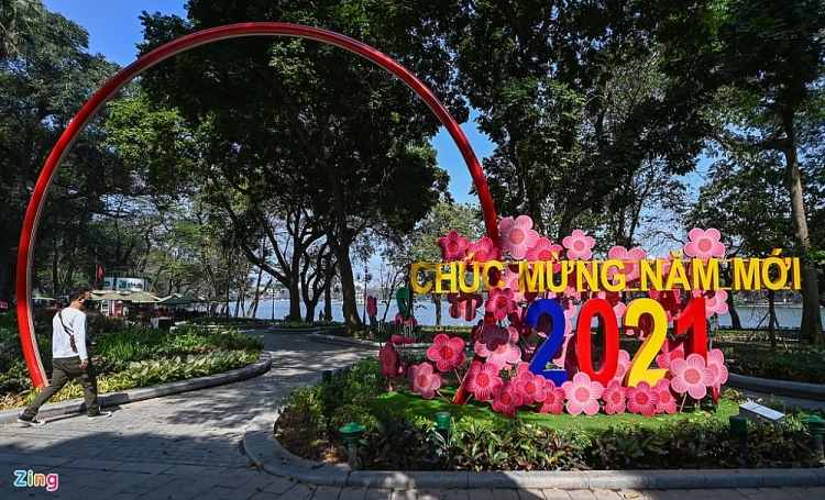Phố phường Hà Nội rực rỡ trước thời khắc chào đón năm Tân Sửu Phố phường Hà Nội rực rỡ trước thời khắc chào đón năm Tân Sửu