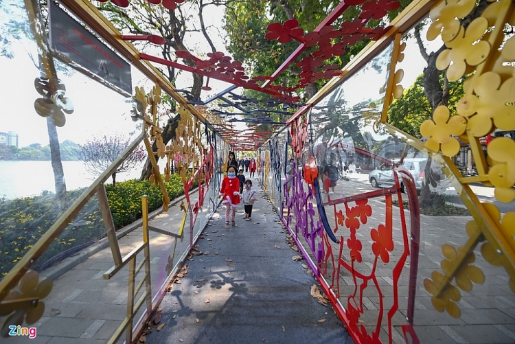 Phố phường Hà Nội rực rỡ trước thời khắc chào đón năm Tân Sửu Phố phường Hà Nội rực rỡ trước thời khắc chào đón năm Tân Sửu