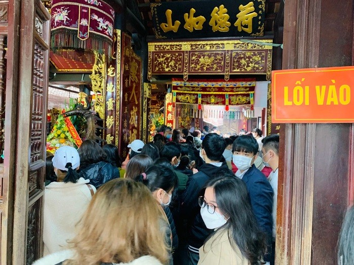 Yên Tử, Đền Trần đón đông đảo du khách đến hành hương, dâng lễ dịp đầu năm