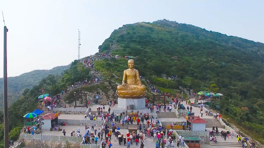 Yên Tử, Đền Trần đón đông đảo du khách đến hành hương dịp đầu năm Yên Tử, Đền Trần đón đông đảo du khách đến hành hương, dâng lễ dịp đầu năm