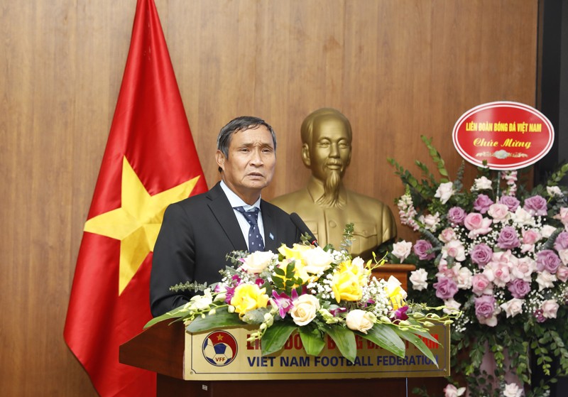 HLV Mai Đức Chung: Có lúc chỉ còn 3 cầu thủ đu